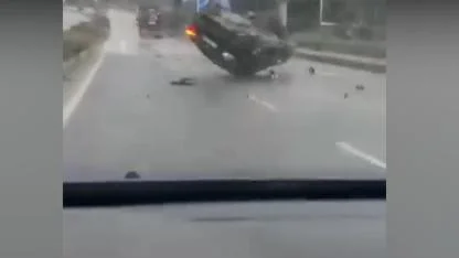 Dirift yapan sürücü takla attı