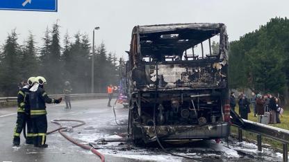 Gebze’de yangının çıktığı otobüs, kullanılmaz hale geldi