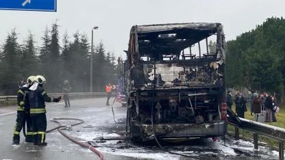 Gebze’de yangının çıktığı otobüs, kullanılmaz hale geldi