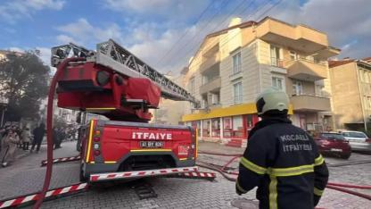 İzmit’te ev yangını; 5 kişi dumandan etkilendi