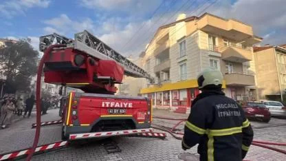 İzmit’te ev yangını; 5 kişi dumandan etkilendi