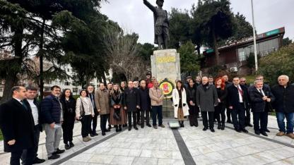 KOGACE'den Basın Onur Günü'nde Atatürk Anıtı'na çelenk