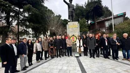 KOGACE'den Basın Onur Günü'nde Atatürk Anıtı'na çelenk