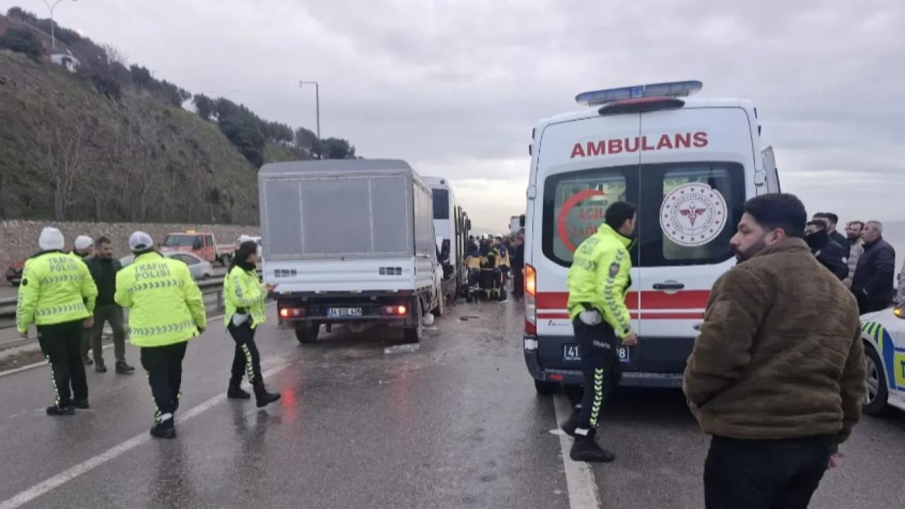 Personel servisi tıra çarptı: 7 kişi yaralandı