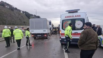 Personel servisi tıra çarptı: 7 kişi yaralandı