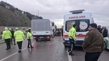 Personel servisi tıra çarptı: 7 kişi yaralandı