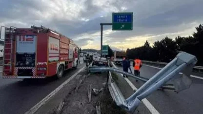 TEM’de bariyere çarpan otomobilin sürücüsü yaralandı