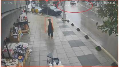 Yaya geçidinde otomobilin çarptığı kadın tedavi gördüğü hastanede hayatını kaybetti