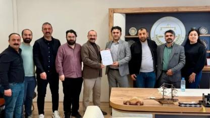 Yeniden Başkan seçilen Hicaz Atsız mazbatasını aldı