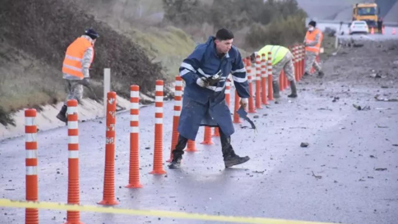 Balıkesir’de kaza kırıma uğrayan F-16 uçağının enkazı kaldırılıyor