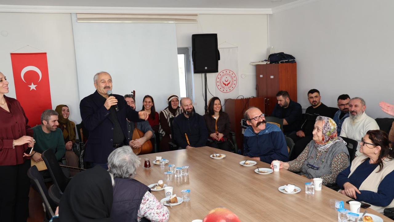 BAŞKAN BÜYÜKGÖZ’DEN HUZUREVİ SAKİNLERİNE MORAL ZİYARETİ