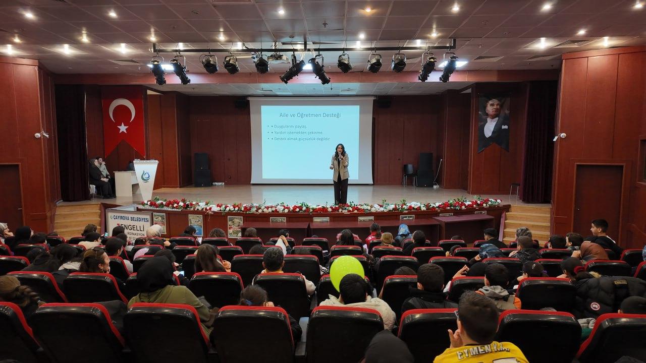 Bilgi evi öğrencileri ve velileri akran zorbalığına karşı bilinçlendi