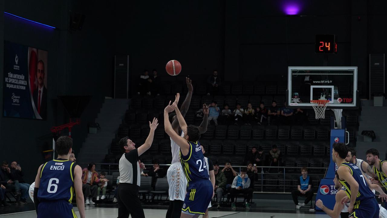 Çayırova Belediyesi, Fenerbahçe Koleji’ni mağlup etti