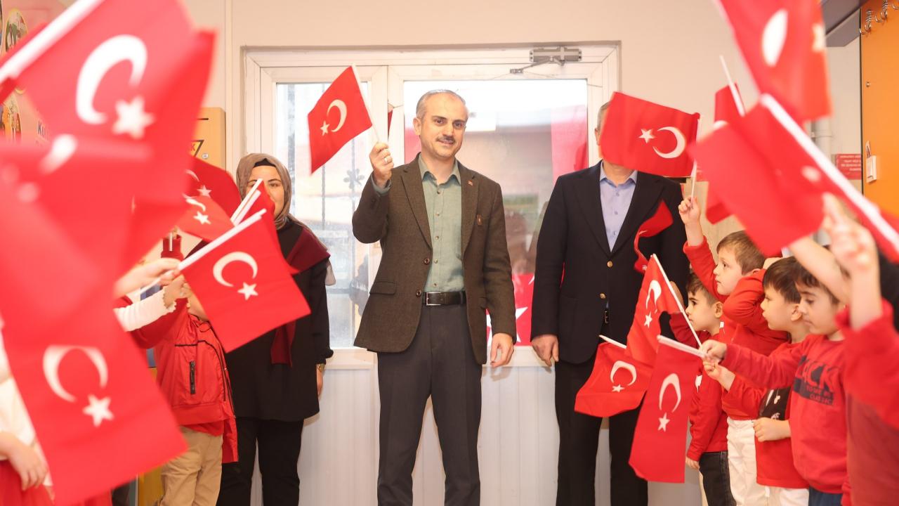 Çayırova’daki çocuk kulüplerinde bayrak coşkusu