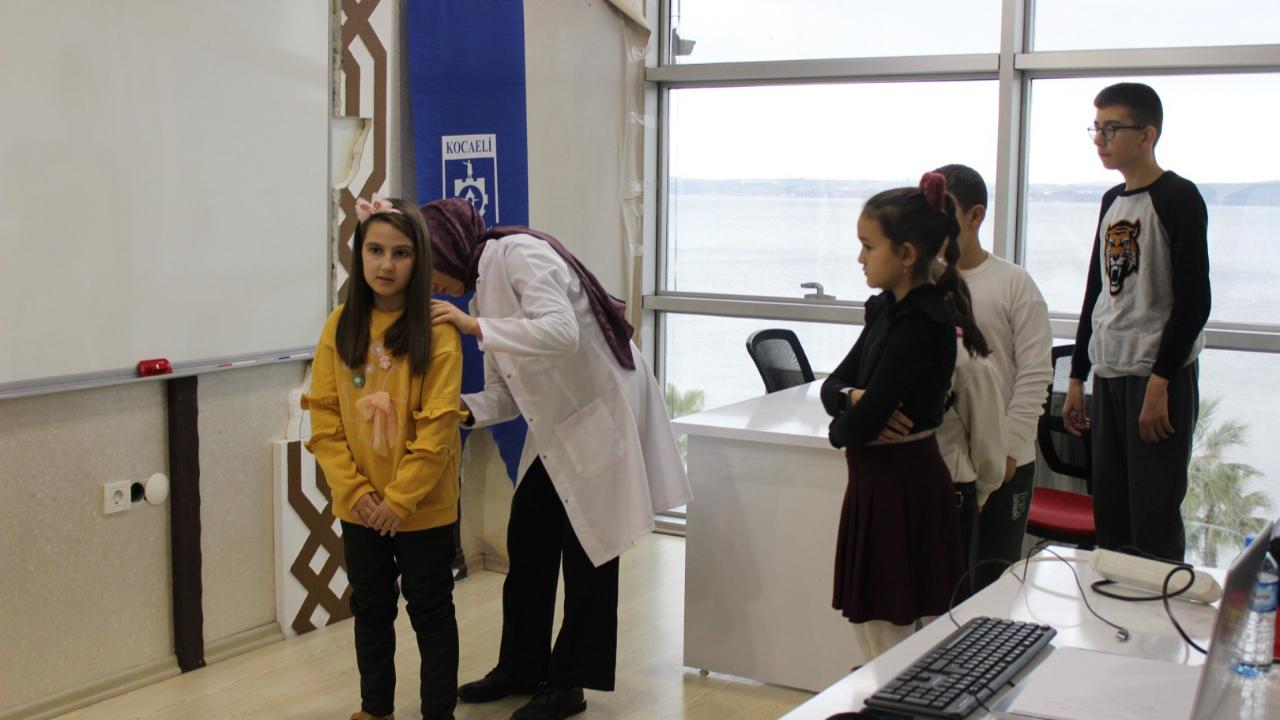 Çocuklarda skolyoz belirtilerine dikkat