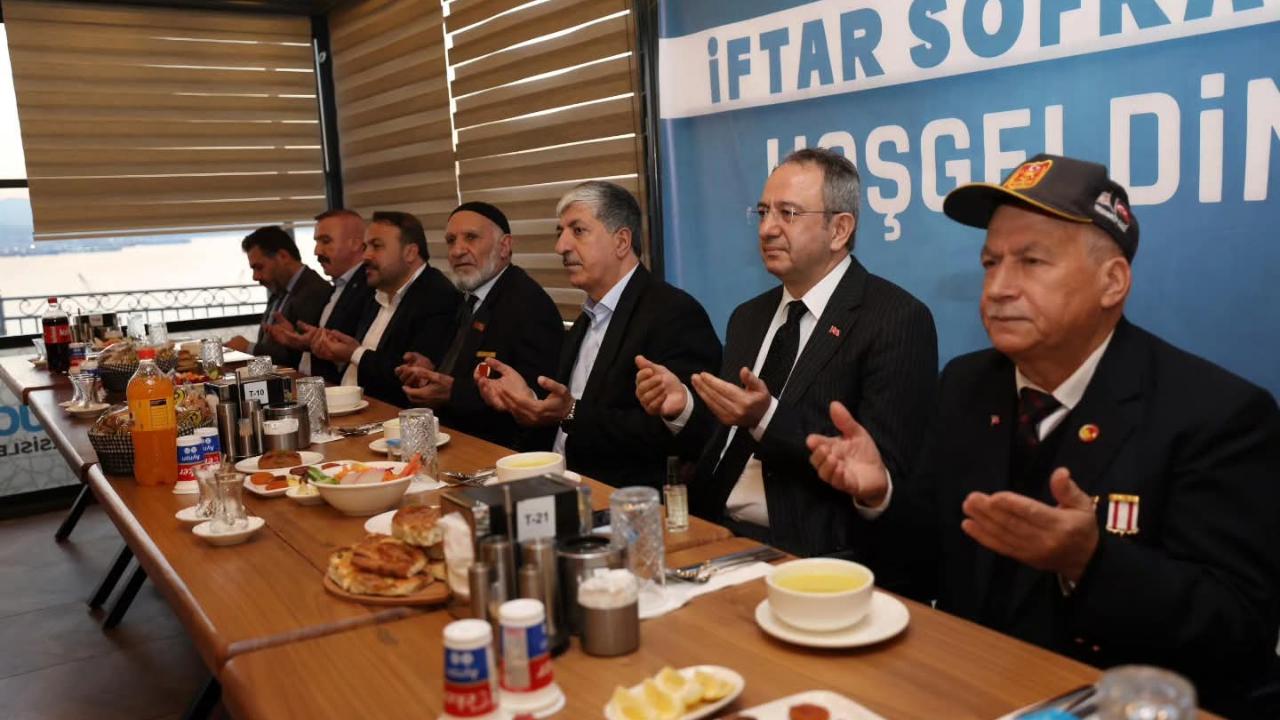 Dilovası’nda Ramazan ayının ilk iftarı şehit aileleri ve gazilerle oldu