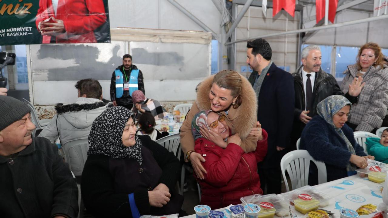 Fatma Başkan, halk iftarında Ayazmalılarla buluştu