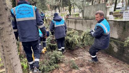 Gebze’de Bayram Öncesi Mezarlıklarda Bakım Çalışmaları Hızlandı