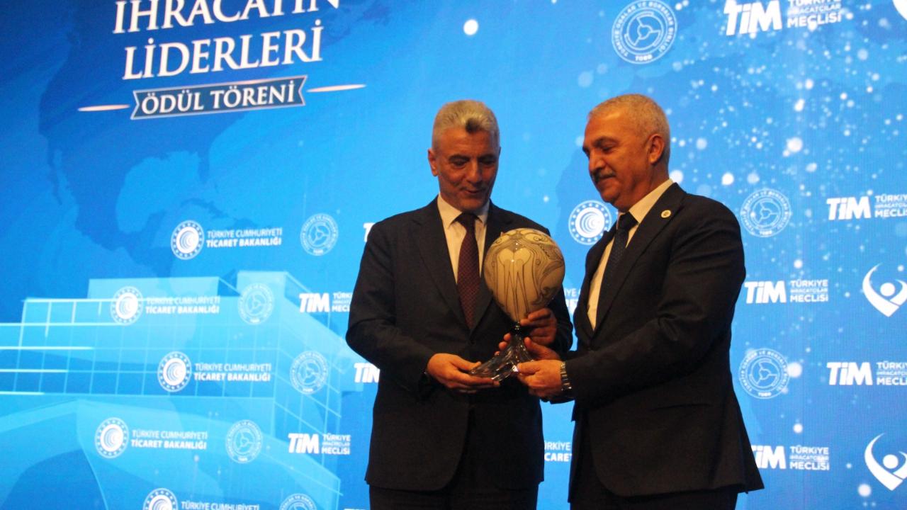 Gebze'de konuşan Bakan Bolat: 1.6 trilyon dolarlık bir ekonomiye doğru yükseleceğiz.