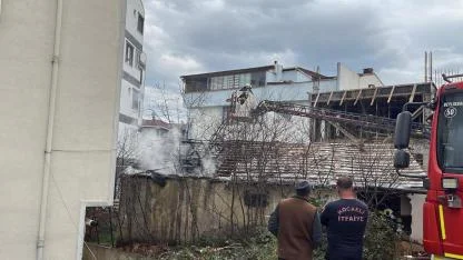 Gebze'de metruk evdeki yangını itfaiye söndürdü