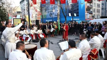 İlahi ezgiler Cumhuriyet Bulvarı’nda yankılandı