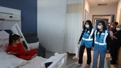 İyilik Kılavuzu’nda gönülleri ısıtan hastane ziyareti