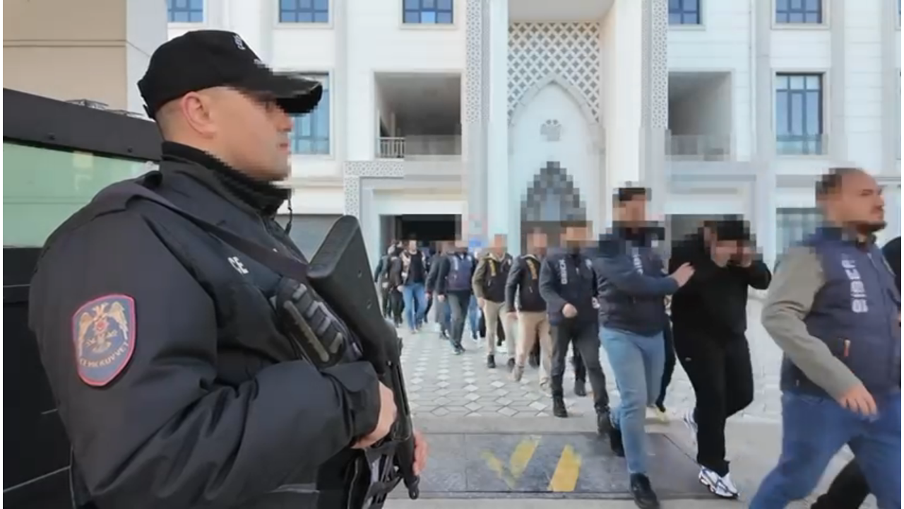 Kocaeli merkezli dolandırıcılara operasyon; 21 şüpheli tutuklandı