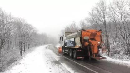 Kocaeli’nin yüksek kesimlerine kar yağdı