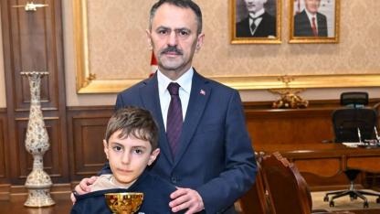 Matematik ve Satranç Turnuvalarında Birincilik Elde Eden Hasan Kemal'den Vali İlhami Aktaş'a Ziyaret