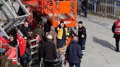 Özgür Özel mitinginde bir kişi fenalaştı