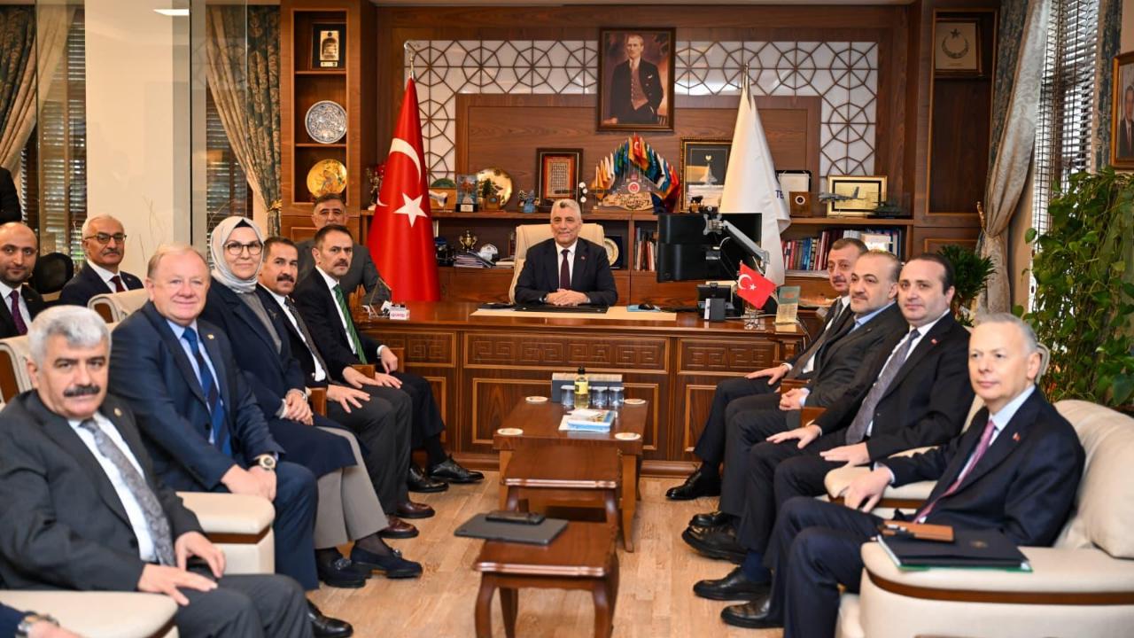 Ticaret Bakanı  Ömer Bolat ve Vali İlhami Aktaş, Gebze Teknik Üniversitesini Ziyaret Etti