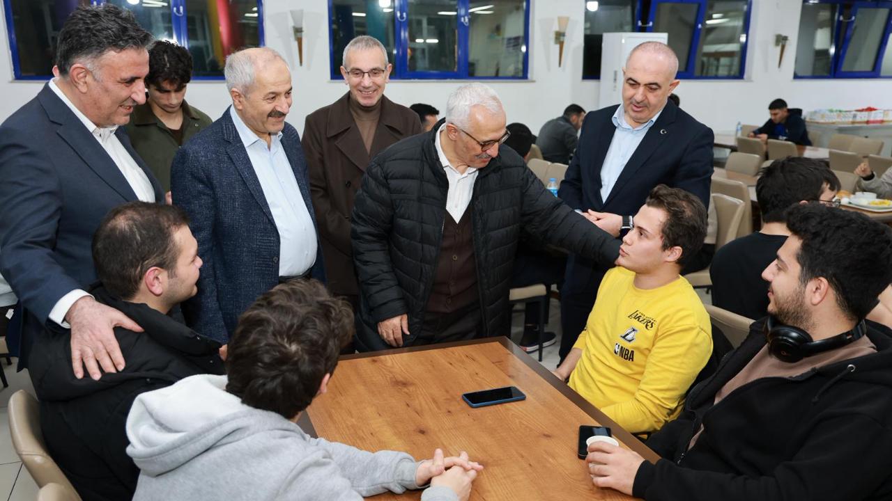 Başkan Büyükgöz Gençlerle Sahur Sofrasında Bir Araya Geldi