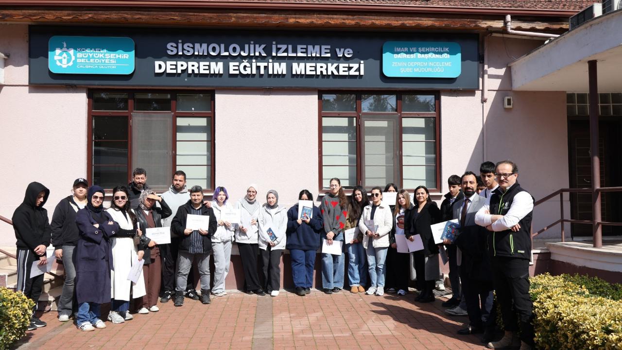 Beyaz Kalpler deprem gerçeğini deneyimledi