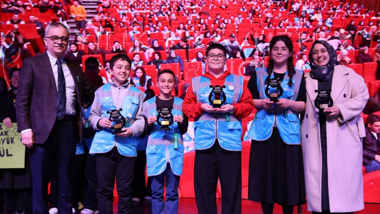 Bu gecede iyiliğe rehber edenler buluştu