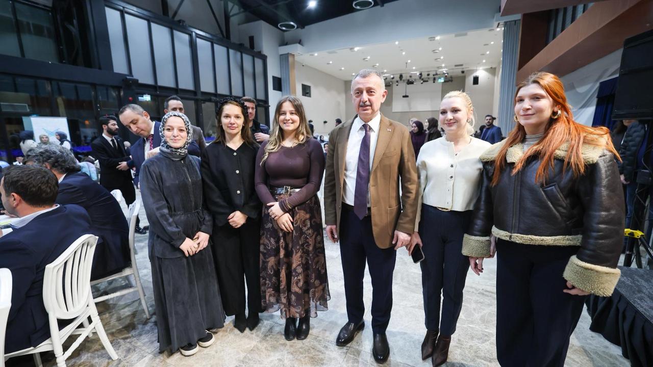 Büyükakın, TÜGVA iftarında gençlerle bir araya geldi