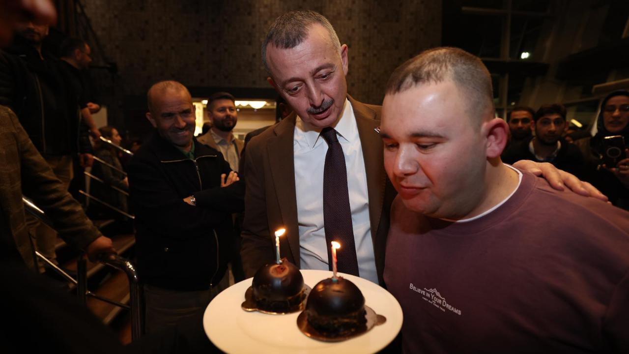 Büyükakın’dan Arif’e doğum günü sürprizi