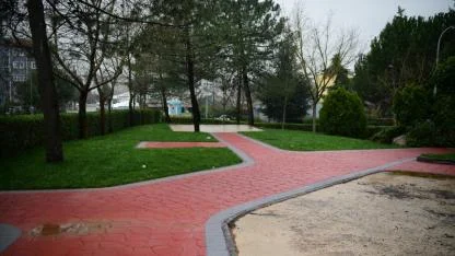 Çayırova’nın parklarında revizyon çalışmaları sürüyor