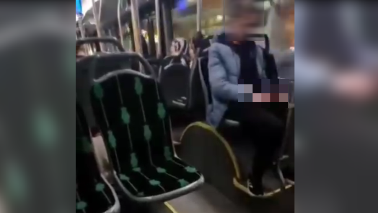 Çayırova’ya giden halk otobüsünde cinsel organını gösterdi !