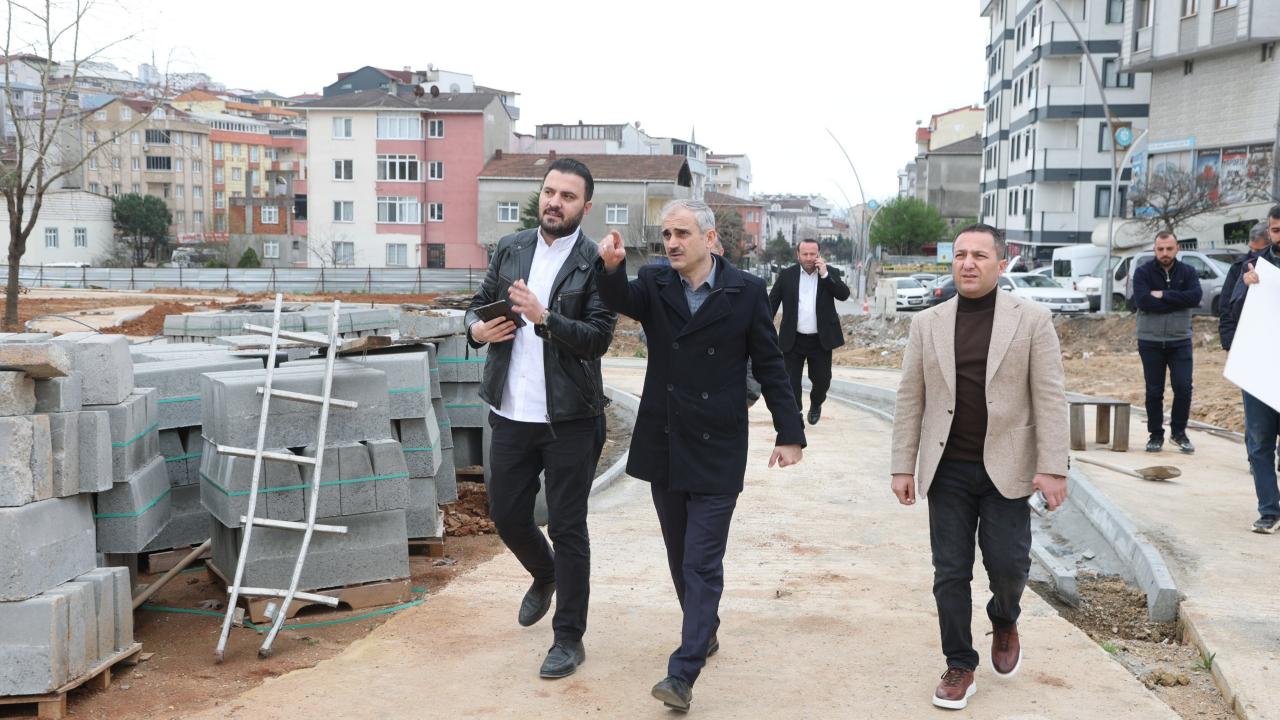 Çiftçi, kent meydanındaki çalışmaları inceledi