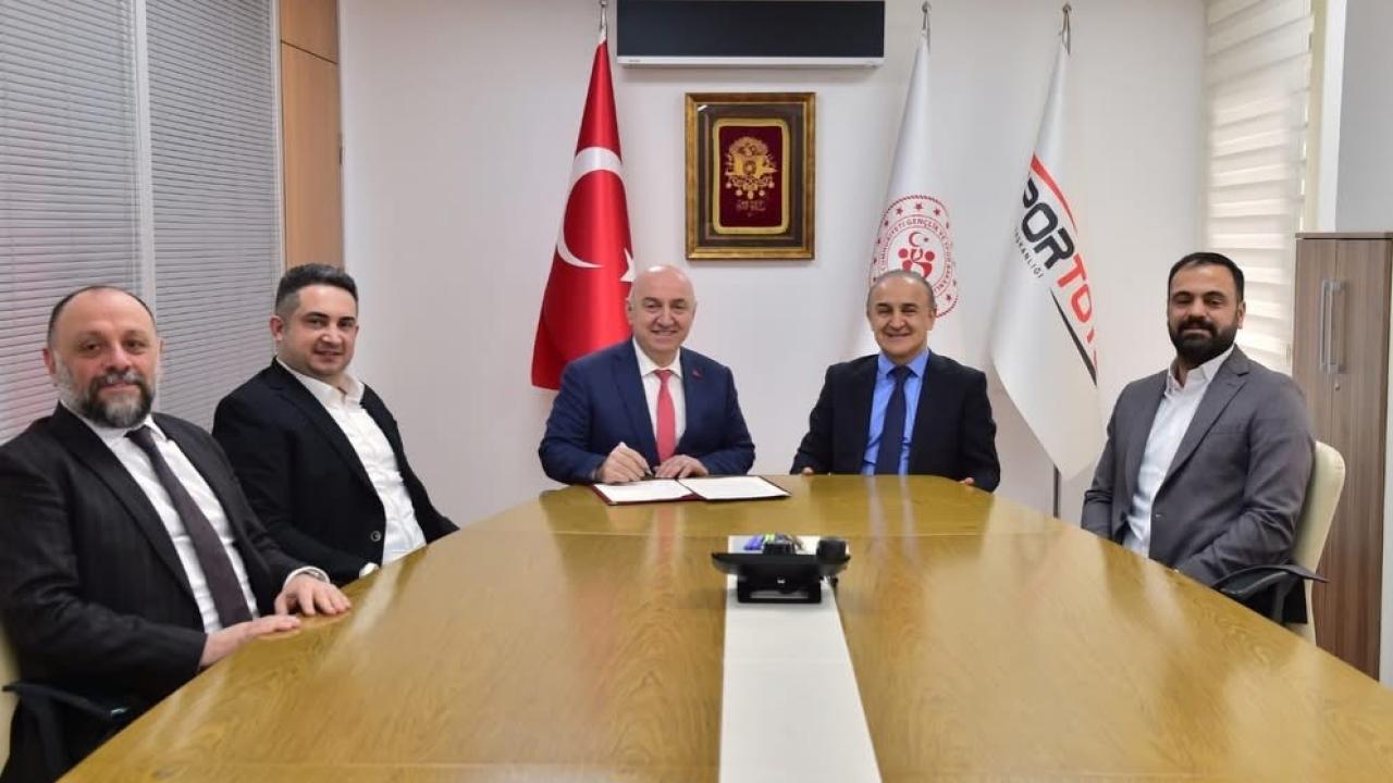 DARICA’DA GENÇLİĞE VE SPORA BÜYÜK YATIRIM