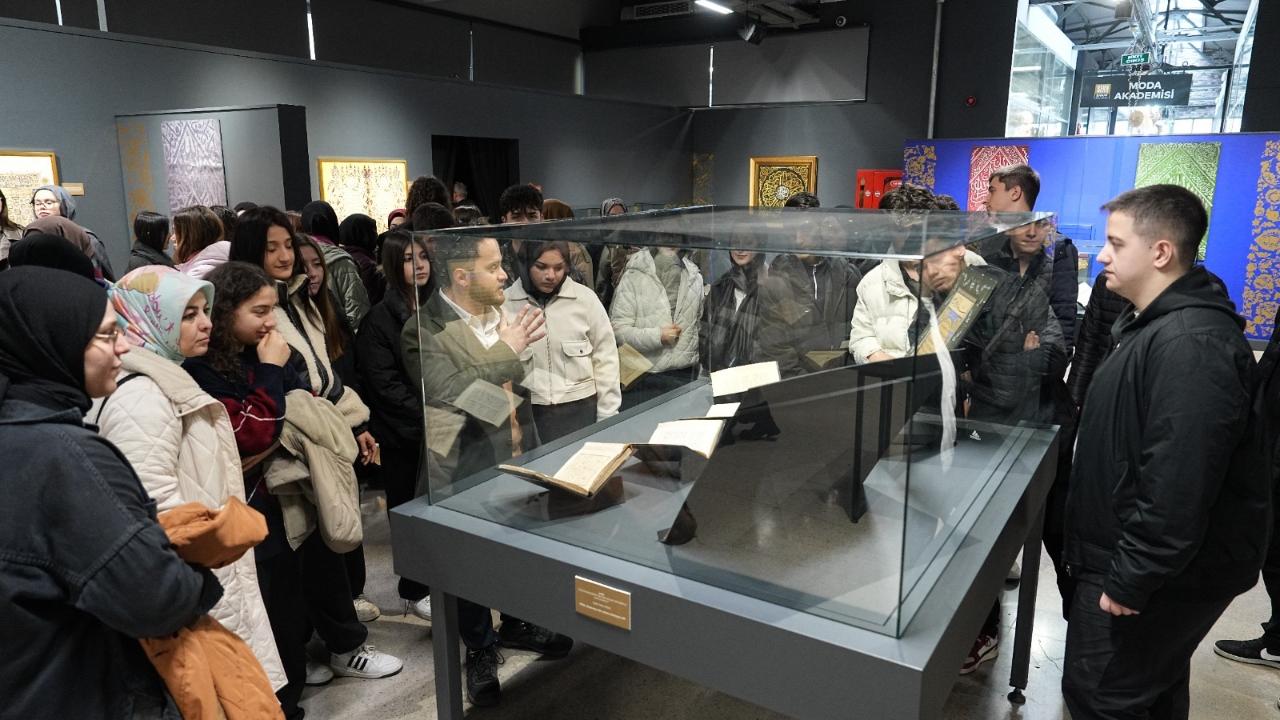 Gençler, “Mukaddes Emanetlere” sahip çıkıyor