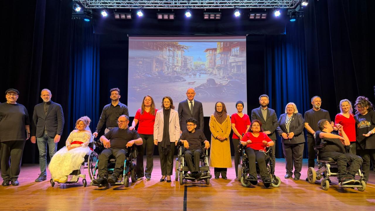 Kocaeli’de “Engelsiz Sanat” büyüledi