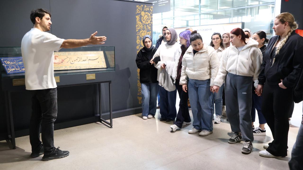 Mukaddes emanetler Beyaz Kalpleri duygulandırdı