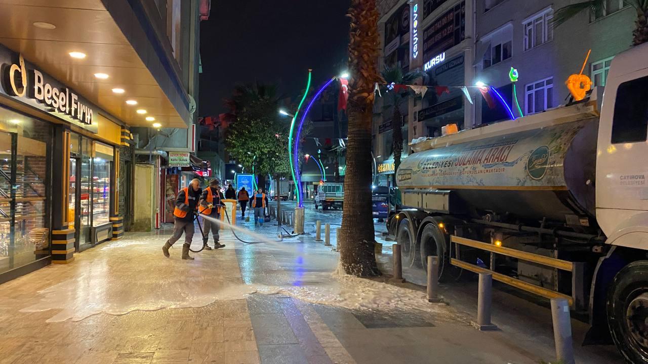 Temizlik işlerinden caddelerde bayram temizliği