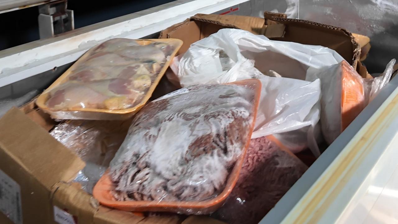 Çayırova'da küflenmiş ve tarihi geçmiş etleri vatandaşa yedireceklerdi