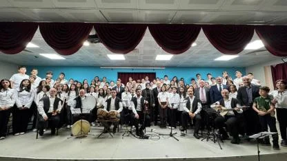 Zeki Gezer Ortaokulu öğrencileri ve kaymakamın okuduğu ilahiler mest etti