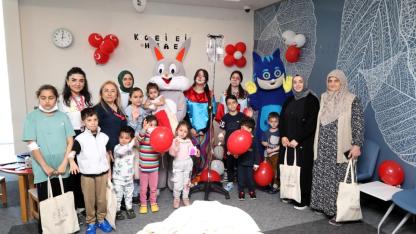 23 Nisan’ın neşesi Şehir Hastanesi’ne taşındı