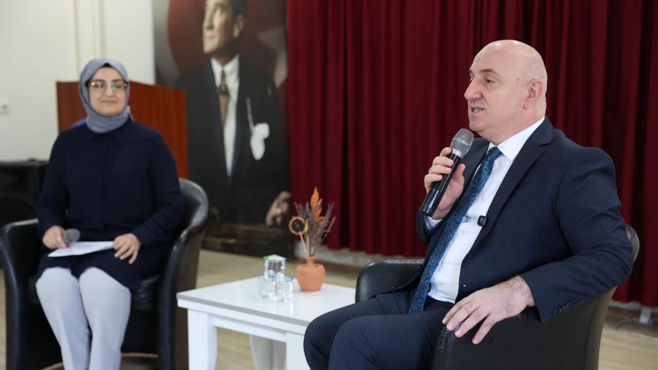 Başkan Bıyık’tan öğrencilere Yerel Yönetimler dersi