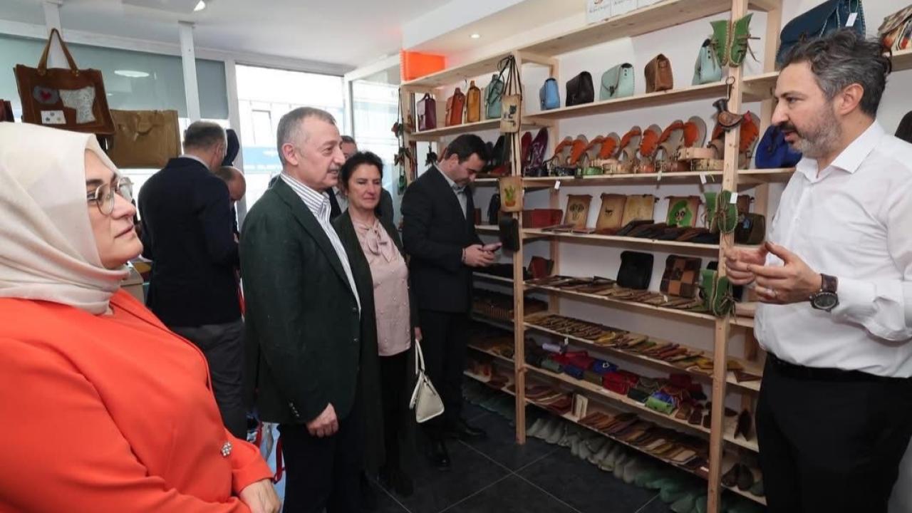 Başkan Büyükakın esnafları yalnız bırakmıyor