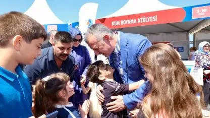 Başkan Büyükakın’a çocuklardan sevgi seli